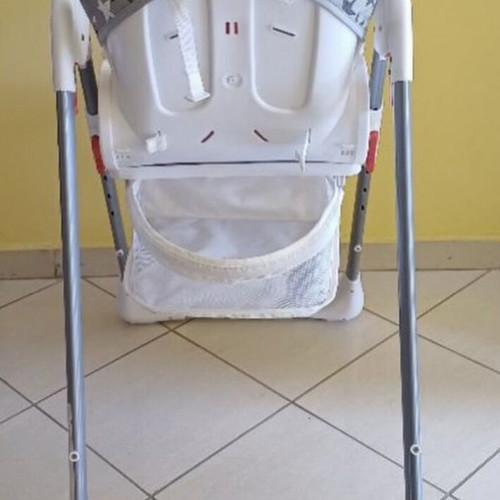 Lorelli high chair like new with adjustable height and tray