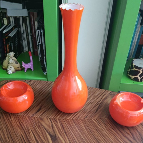 70s vintage vase with matching orange ashtrays used