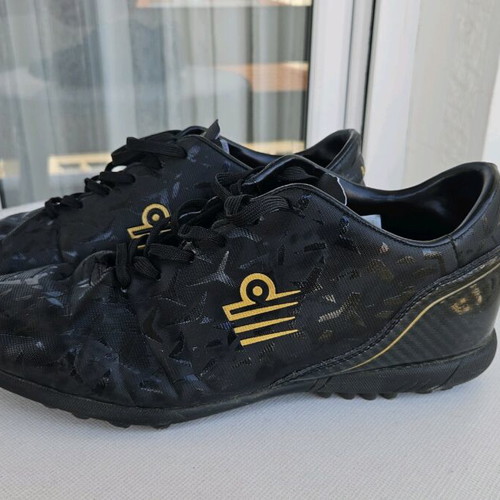 Admiral football shoes size 43 with studs like new, black