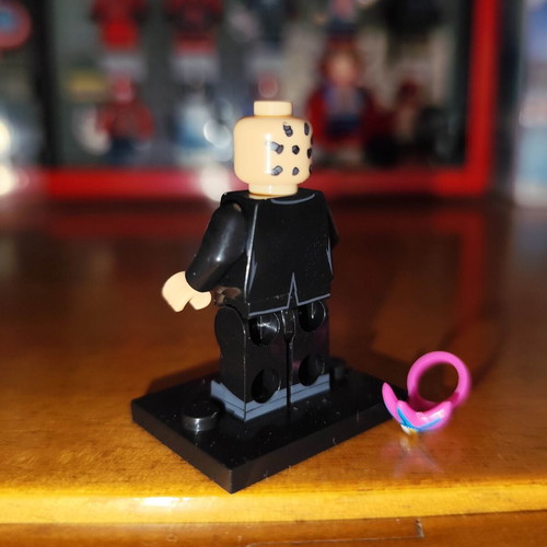 Thinker minifigure like new with base and mini Starro