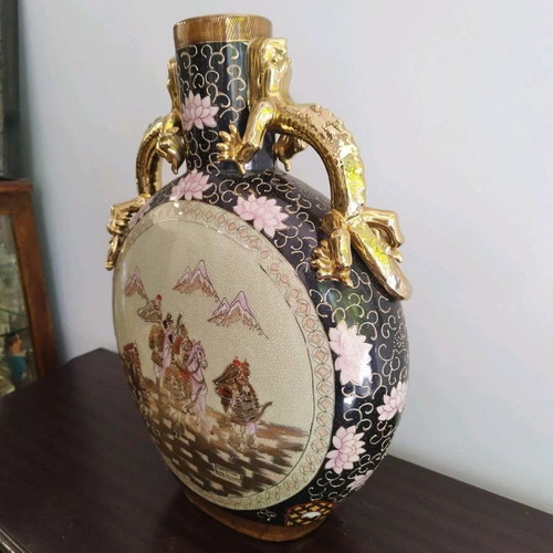 Large Chinese Satsuma vase like new
