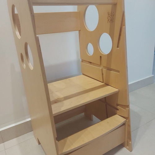 Busy Kids Montessori Learning Tower like new, wooden 3-in-1