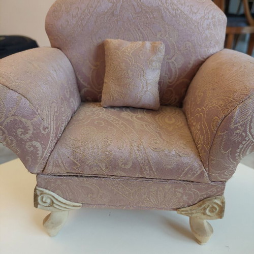 Vintage decorative armchair in pink fabric with storage