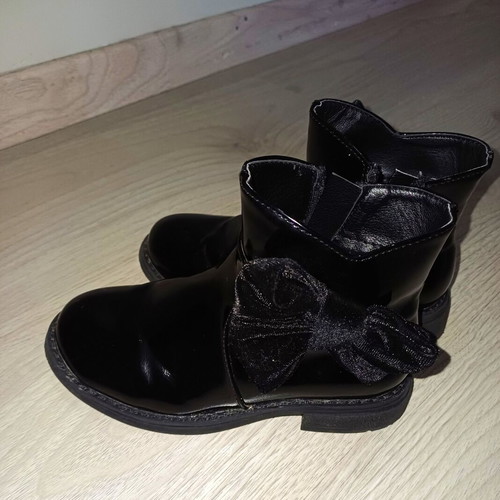 Nelli Blu kids boots size 30 like new, black patent leather with bow