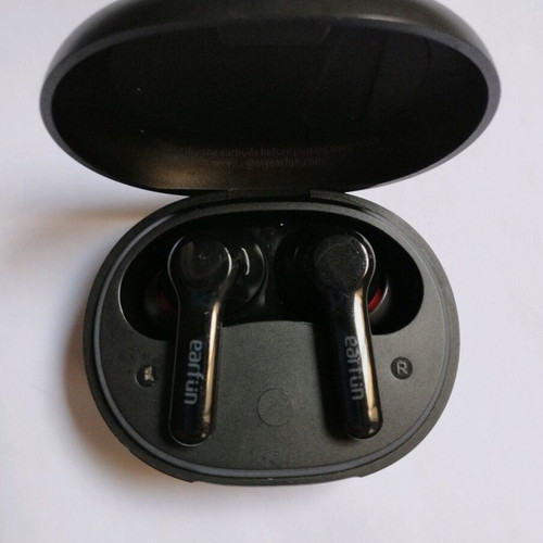 Earfun Bluetooth handsfree like new