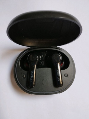 Earfun Bluetooth handsfree like new