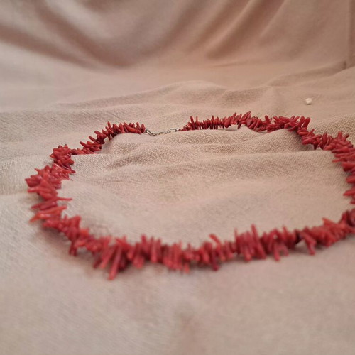 Vintage necklace with natural red coral and 925 silver clasp, like new