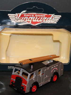 Lledo Vanguards 60001, 1955 Dennis F8 Fire Engine καινούργιο