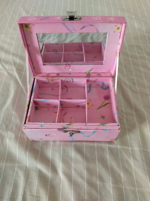 Jewelry box with mirror and ballet theme like new, pink