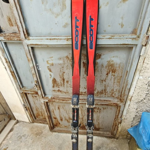 Straight ski equipment used