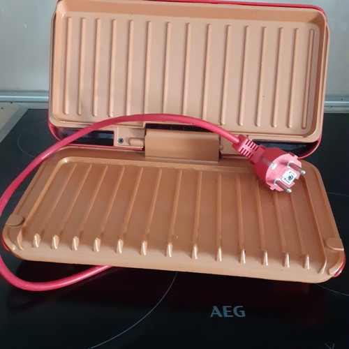 Starlyf No Fat Grill electric grill red like new