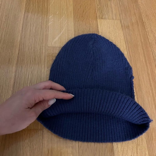 Knitted hat like new, size M, blue