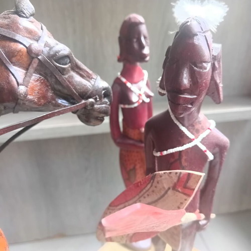 Handmade horse and native figurines set of 2+2 with plexiglass