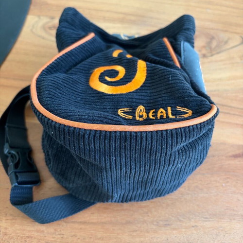 Beal chalk bag like new made of thick fabric