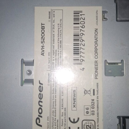 Pioneer AVH-5200BT car kit like new with Bluetooth, rear camera, mp3, ipod, navigation and TV tuner