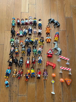 Playmobil φιγούρες, άλογα και αξεσουάρ οδικής σήμανσης σετ