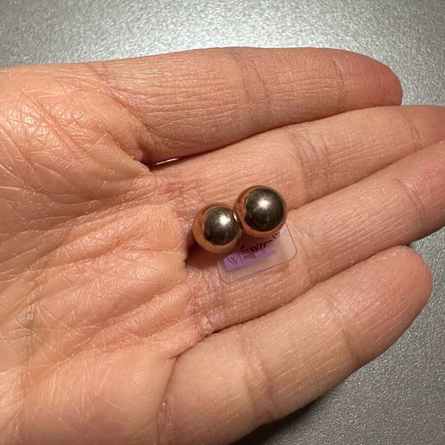 Earrings new in gold color