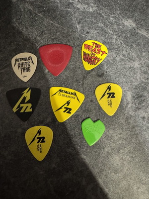 Metallica M72 tour guitar picks