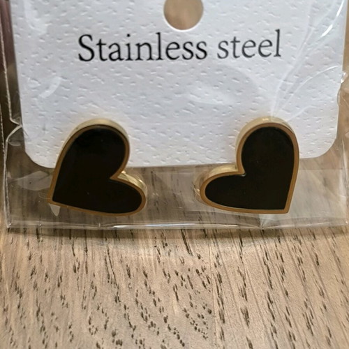 Minimal heart earrings black with gold new