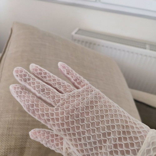 Vintage white gloves like new, 1960s spiderweb pattern