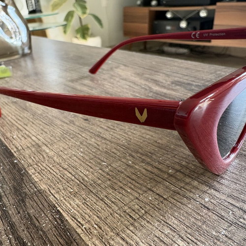 Cat Eye Lolita Sunglasses like new, red mirror lenses