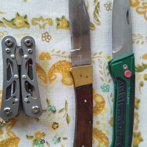 Multitool with two pocket knives used