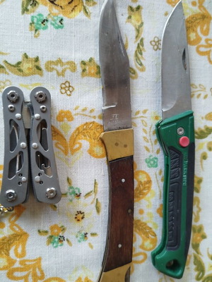 Multitool with two pocket knives used