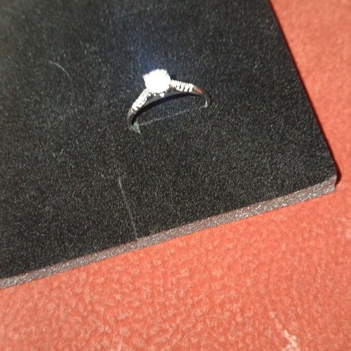 White gold ring 14 karat 585 like new