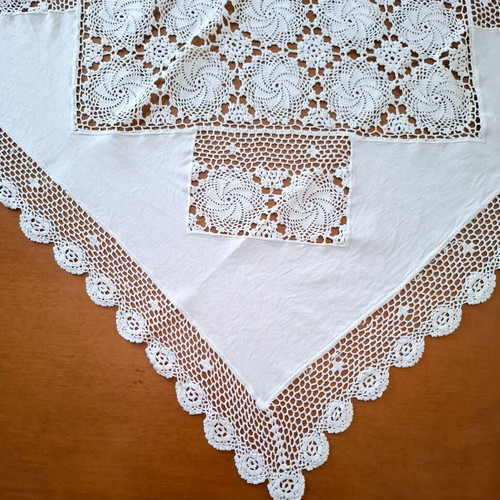 Λινό καρέ μεταχειρισμένο με δαντέλα 85x82cm