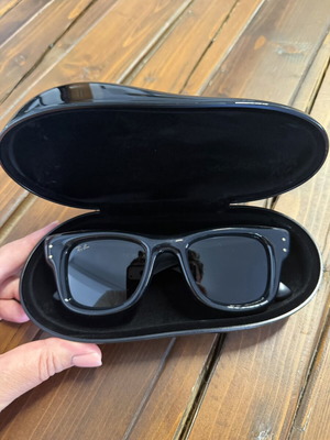 Ray-Ban Wayfarer Puffer sunglasses, black