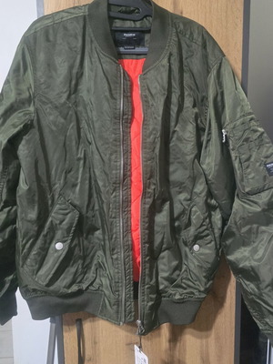 Pull & Bear bomber jacket size L new, green