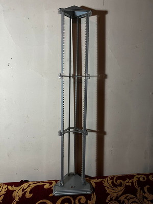 Θήκη-Βάση CD/DVD TnB σαν καινούργια, 75 θέσεων, ύψος 1,10μ