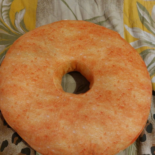 Donut pillow like new, 38 centimeters