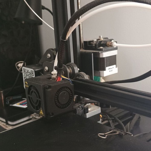 Ender 3D Printer like new with 2 PLA and glass plate