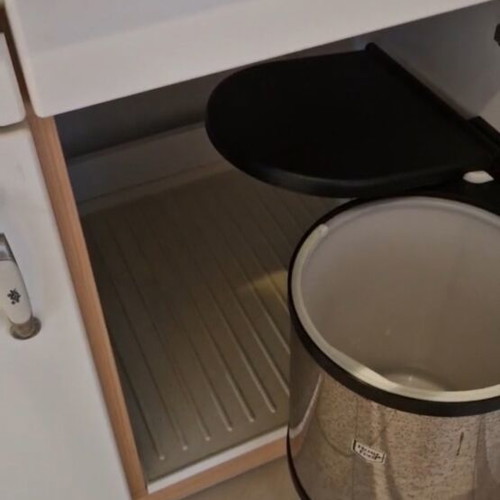Kitchen furniture, fridge and extractor hood like new