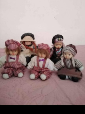 Vintage dolls family set of 5 used, porcelain heads and fabric bodies