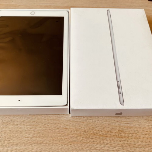 Apple iPad 9.7" Wifi Silver 32GB 6th Generation new