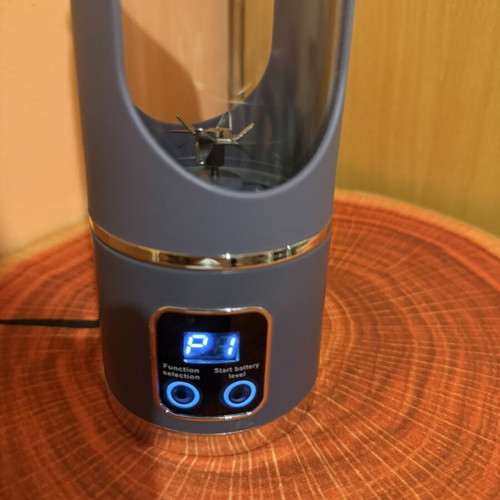 Portable USB Blender like new with LED display