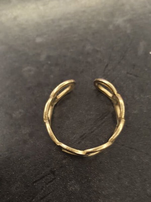 Ring made of stainless steel gold tone like new, adjustable