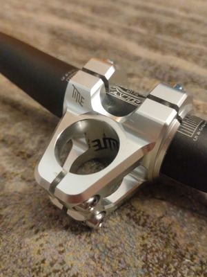 Title bicycle stem clamp 31.8 like new