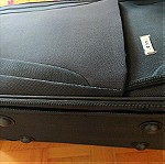  Βαλίτσα ταξιδίου μεσαίου μεγέθους μαύρη σε άριστη κατάσταση