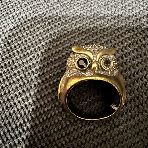 Owl ring used, missing one eye