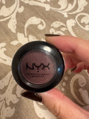 Nyx eyeshadow like new, purple shade