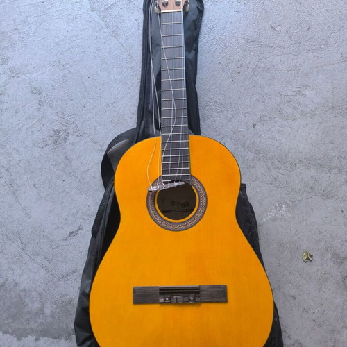 Stagg classical guitar with case, nylon strings, 4/4 size