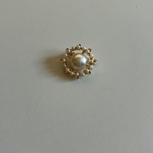Vintage pearl brooch new condition