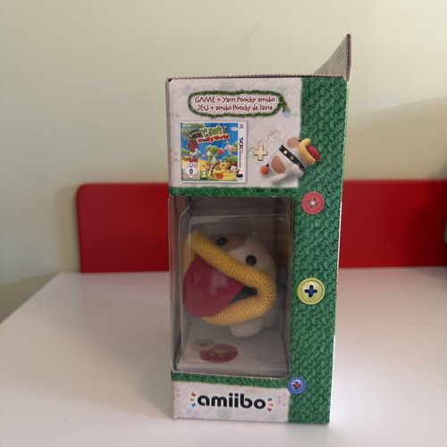 Poochy & Yoshi’s Woolly World Collector’s Edition 3DS game with amiibo, new