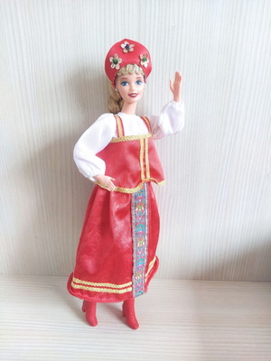 Barbie Russian Doll 1996 from Dolls of the World collection like new