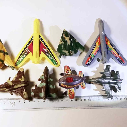 Airplanes used, plastic toy set