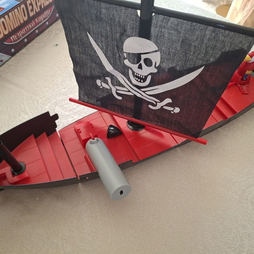Domino Express Pirate Ship game like new with 250 dominoes