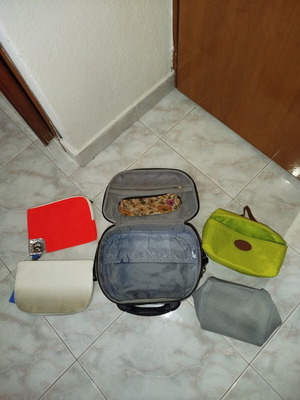 Βαλιτσάκι και νεσεσέρ μεταχειρισμένα, πολύχρωμα